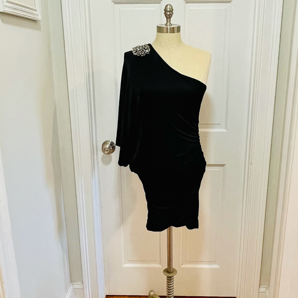 ❤️Last look ❤️Asymmetrical little black dress!